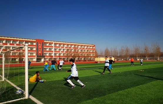 为什么13亿中国人选不出11个会踢足球的人？(组图)
