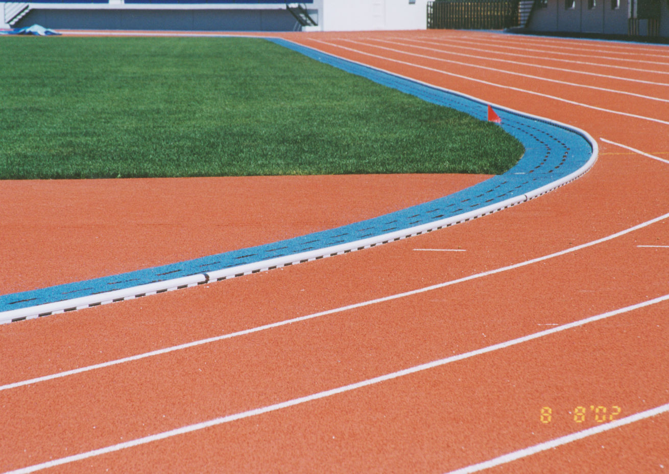 昆山塑胶跑道建设每平方多少钱--塑胶跑道产品说明色彩说明



