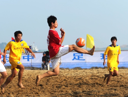 沙滩足球是属于休闲足球的一种沙滩足球比赛要注意什么