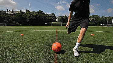 唯有足球不可辜负校园足球——用脚内侧射门足球教程