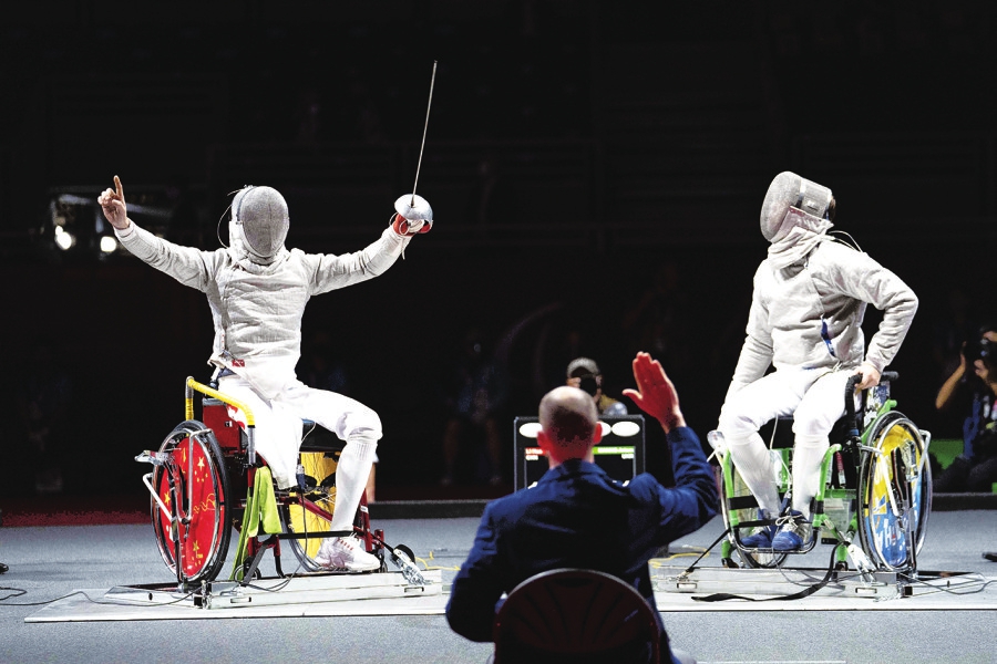 东京残奥会轮椅击剑男子佩剑个人赛B级决赛15比11胜波兰选手
