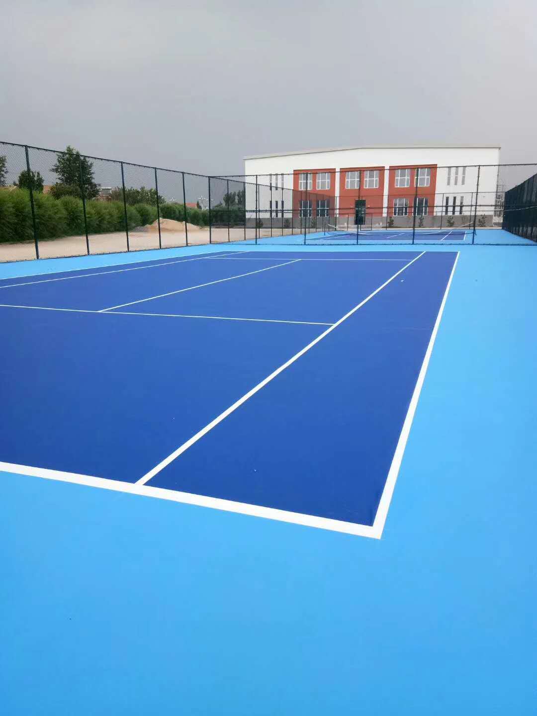 室内网球场馆，要求上空净高不小于6.40米室内屋顶