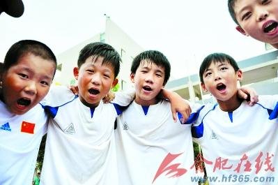 

中日韩小学生足球邀请赛：孩子们赴日比赛孩子是祖国的未来