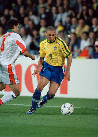 26年前，他在世界杯上打入乌龙球，回国后被射门6次。他才27岁
