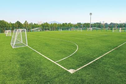 社会足球场地应地应优先保证用于开展足球活动(图)