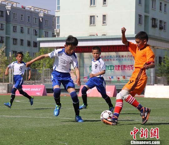 
2018年新疆兵团青少年校园足球校级联赛总决赛开赛(组图)
