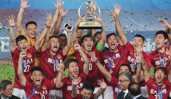 中国足协24名球员重回国家队足协内部建议召回李玮锋于大宝