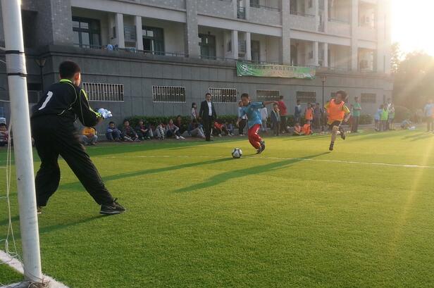 
教育部：校园足球正成为越来越多中小学最受欢迎的体育运动