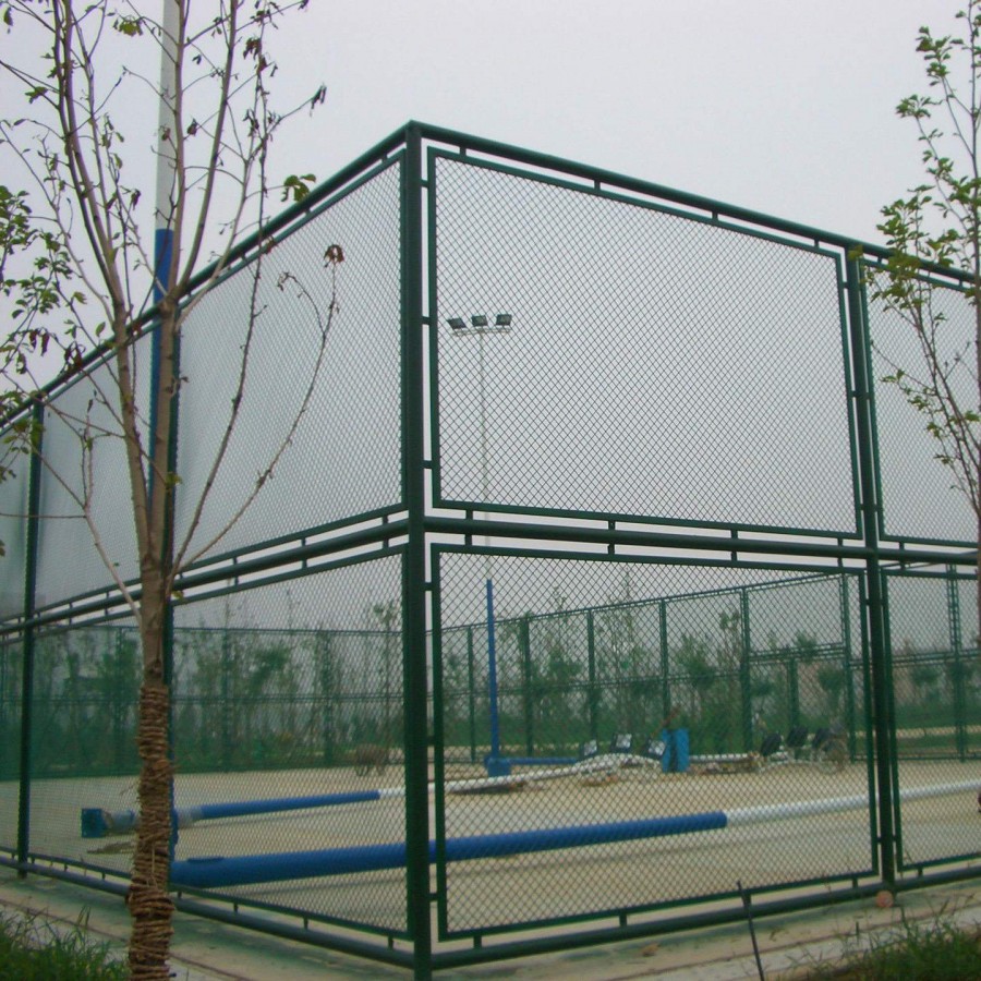 广西贵港中学生产一批500平方米足球场围网围网
