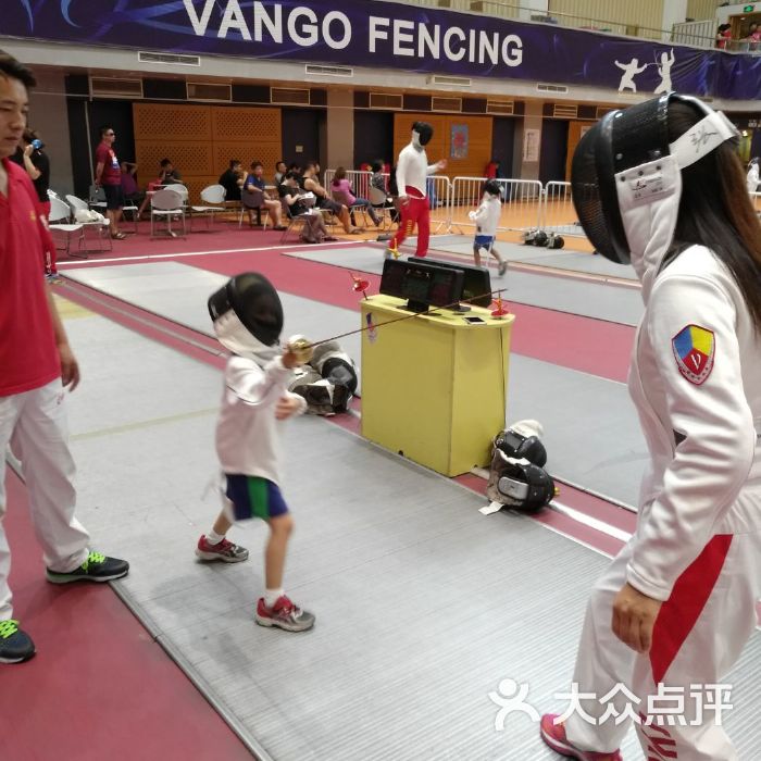 上海万国体育击剑课程学费不贵高，是个不错的选择