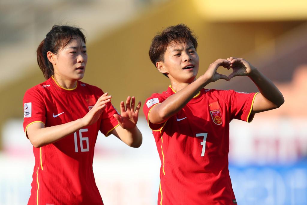 东京奥运会多了中国足球的身影，不少球迷恭喜中国女足