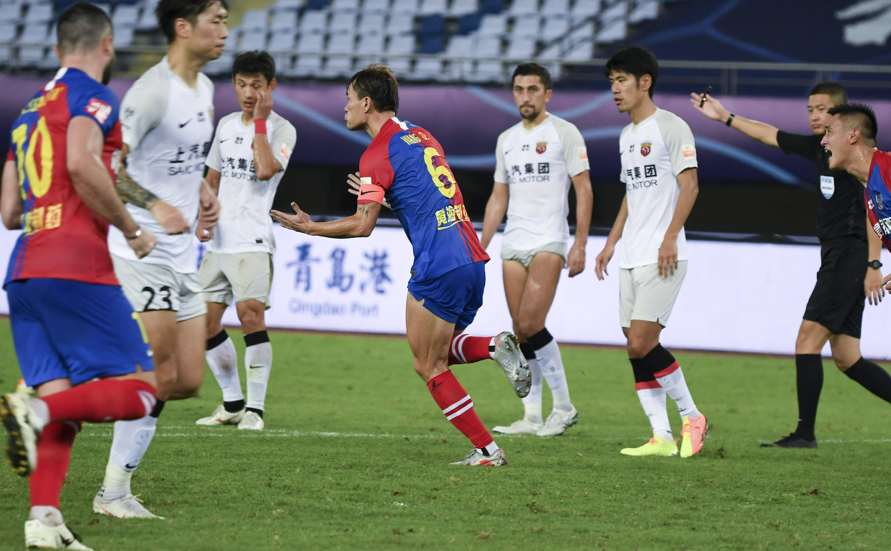 青岛足球俱乐部正式致函市足球运动管理中心退出中国职业足球联赛(图)