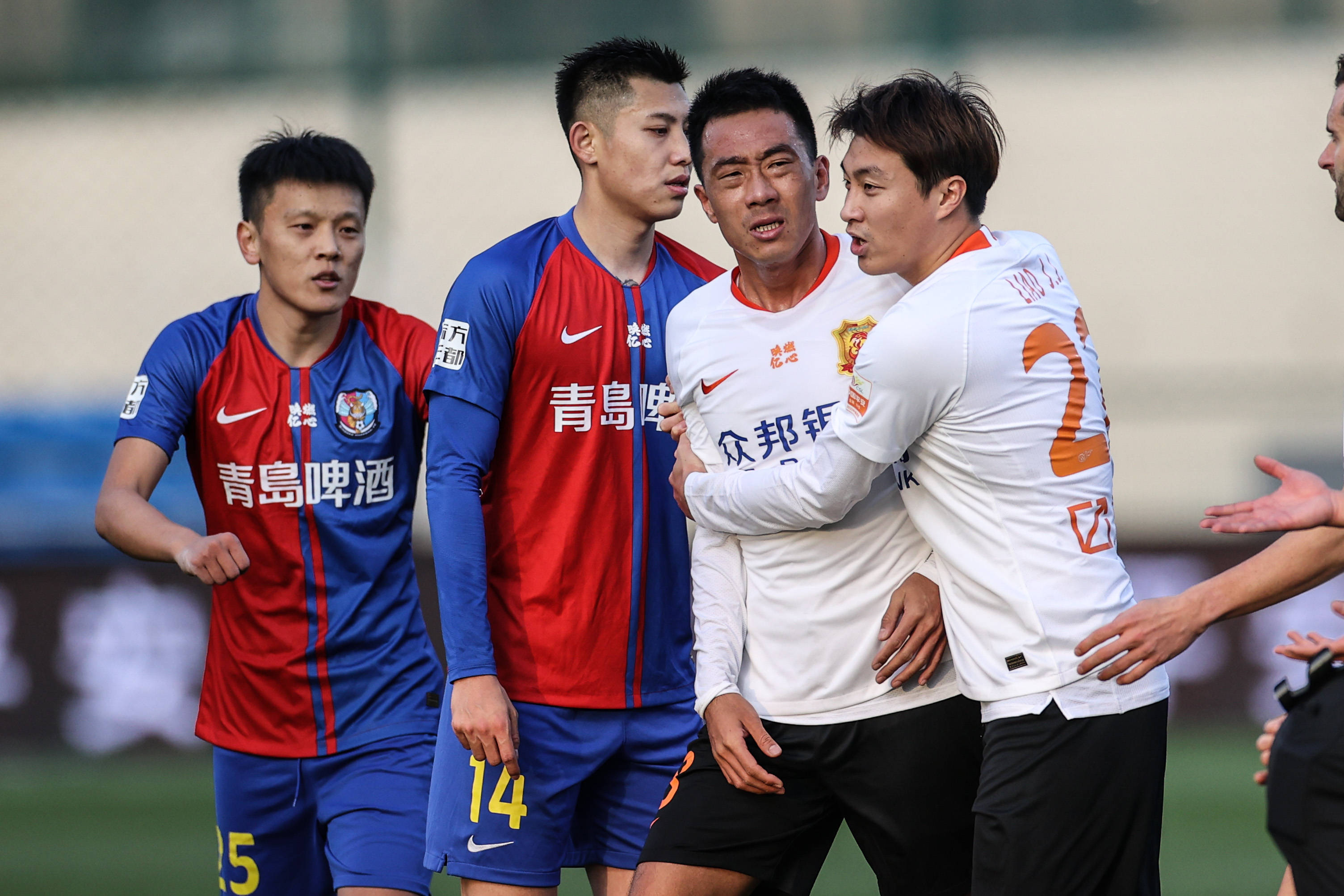 青岛足球俱乐部正式致函市足球运动管理中心退出中国职业足球联赛(图)