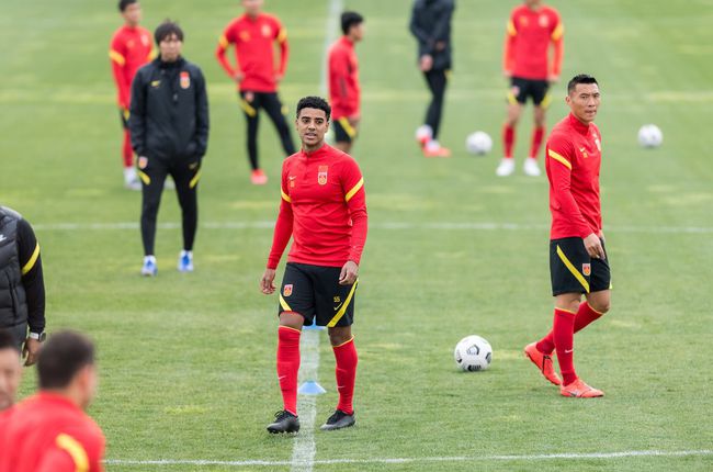 国足代表团将继续在苏州隔离和训练研究最后两轮比赛
