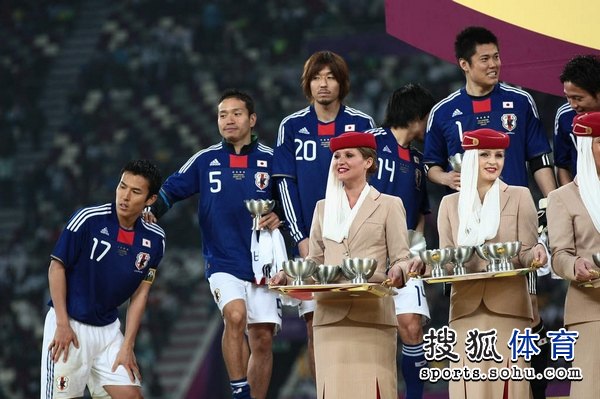 
日本队输球后向球迷鞠躬道歉四支亚洲球队排名伊朗日本