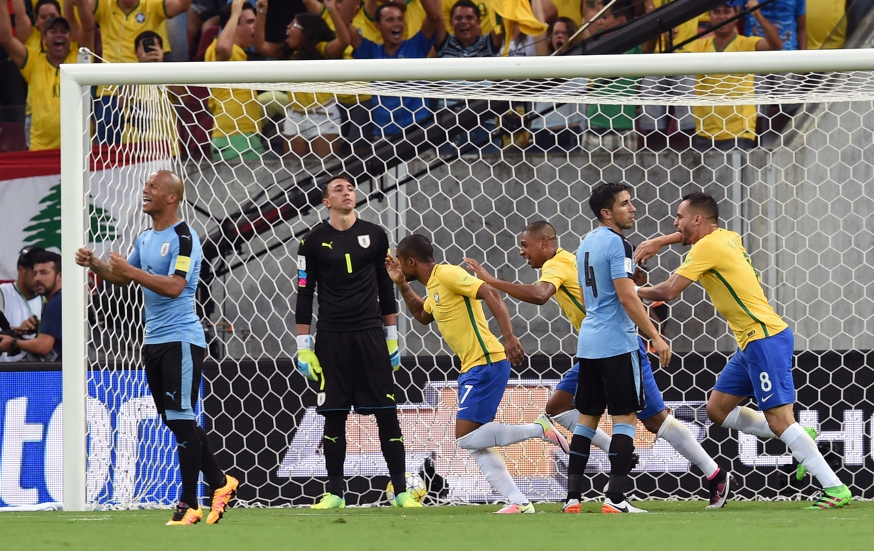 南美区世预赛-巴阿双雄2球巴西2-0胜秘鲁