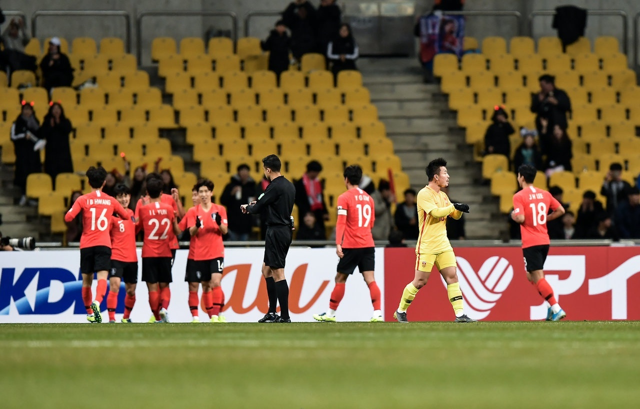 中国男女足开赛一胜难求只能等待最后一场比赛结束尴尬