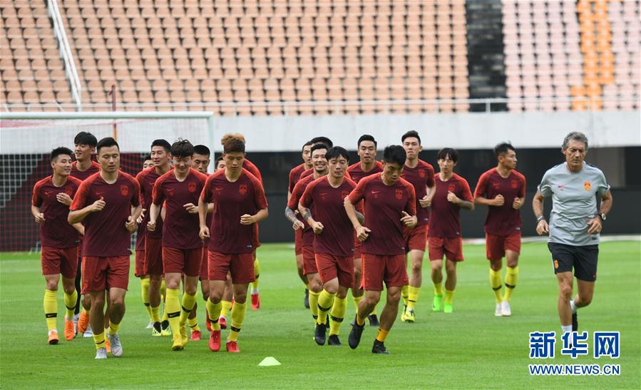 中国国家男子足球队在广州集训备战卡塔尔世界杯对阵关岛队