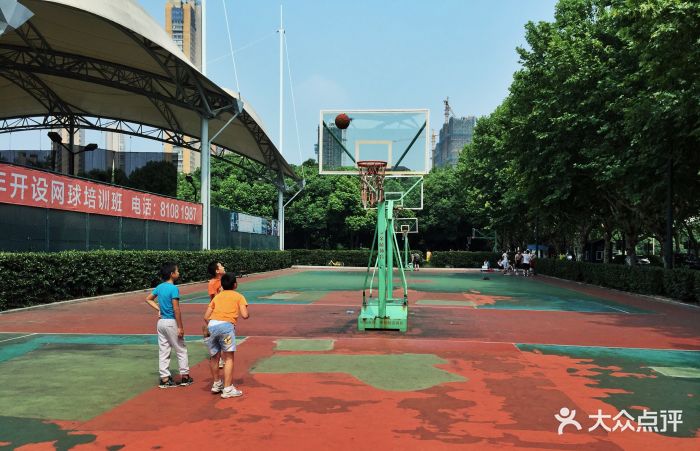 建设篮球场 张店区体育公园占地面积50亩总投资500万元修缮而成(图)