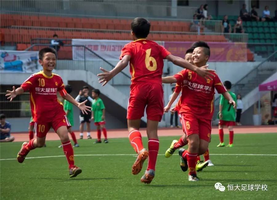 广州恒大足球学校2018年开始实施“全精英、全免费”培养机制