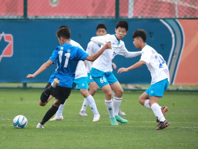 中国球迷羡慕日本足球队的青训，却被高标准对待！