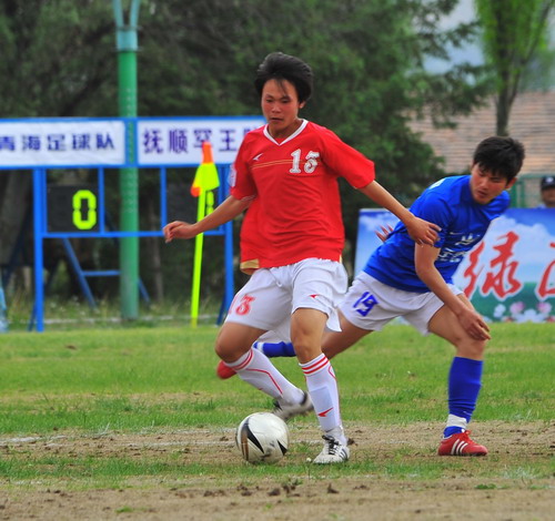 本土年轻球员沦为工具人中国足球在人才培养上尴尬