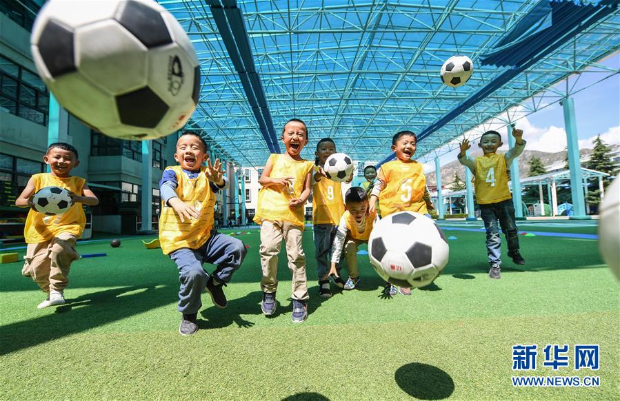关于从2019年起开展足球特色幼儿园试点工作要求通知如下