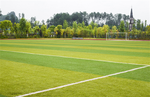 明辉体育塑胶跑道球场材料生产销售+配套专业施工建一个小型足球场多少钱