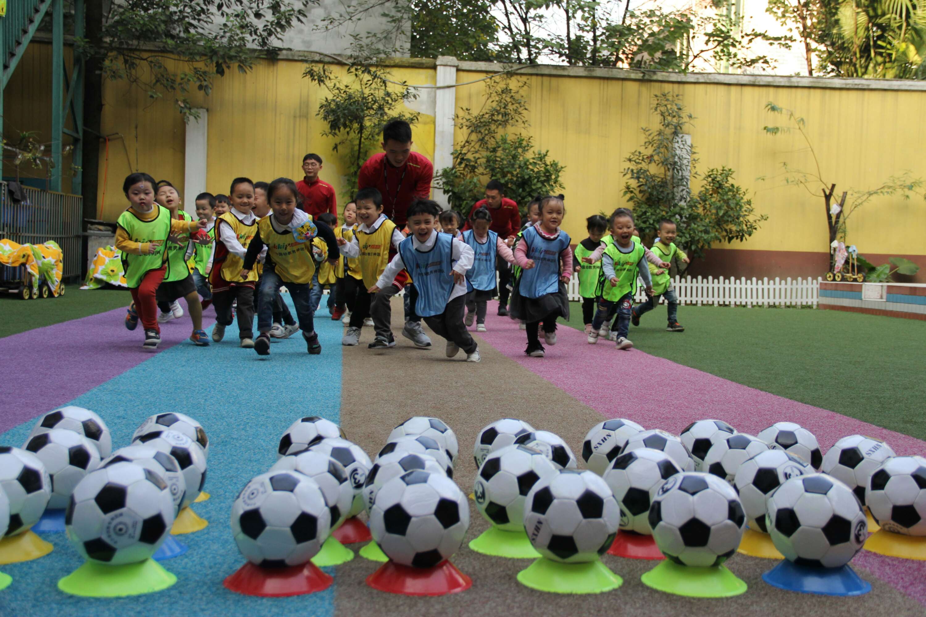 《中国娃娃足球》适宜性游戏实践课程全国园长培训班(图)