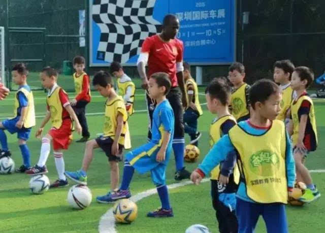 中国30余万家幼儿园长期开展幼儿足球教学(组图)