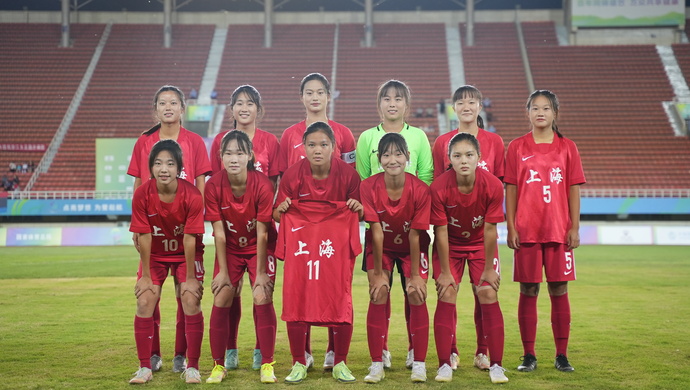 中国女足：女足队员抵达上海女足精神震撼全国(组图)