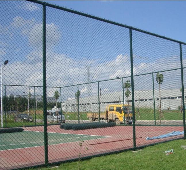 篮球场围网每平方米多少钱？围网包工包料多少钱呢？