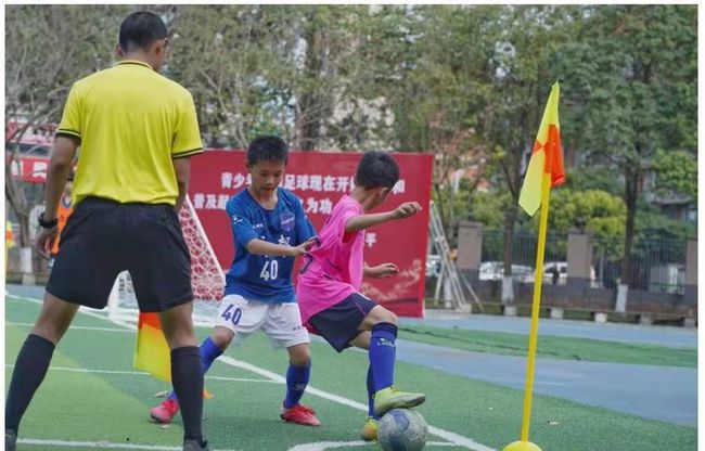 【校园足球联赛】首届七人制学生足球联赛，学校体育组具体负责