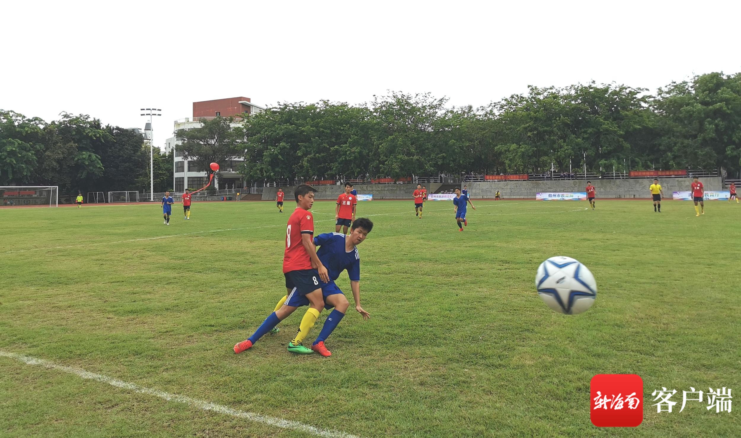 【校园足球联赛】首届七人制学生足球联赛，学校体育组具体负责