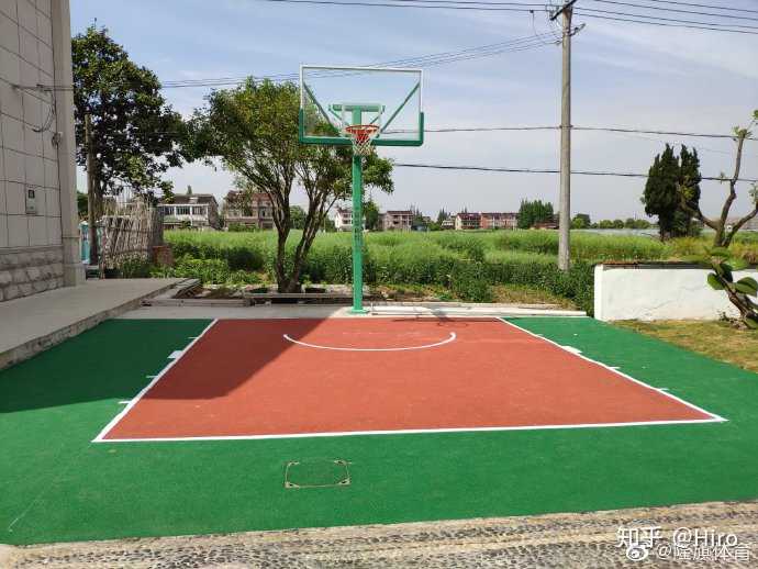 私人小型篮球场和正规篮球场太大太大区别在哪？？