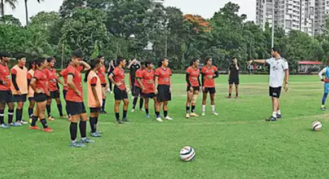 西孟加拉邦：着眼于外国目标，12名足球女孩上场