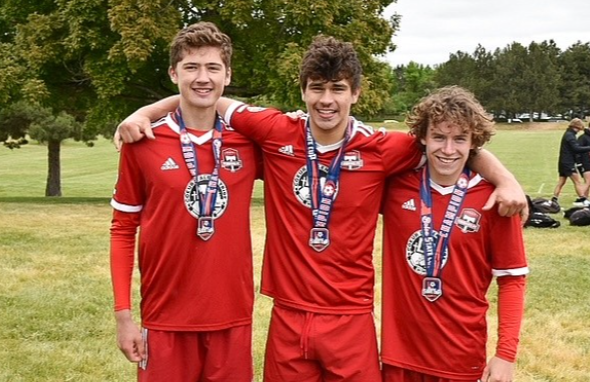 3 名 SHS 足球运动员赢得爱达荷州杯v
