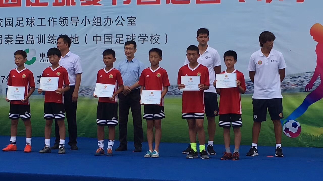 该校初三学生哈金磊入选中国国家校园足球队(初中组)
