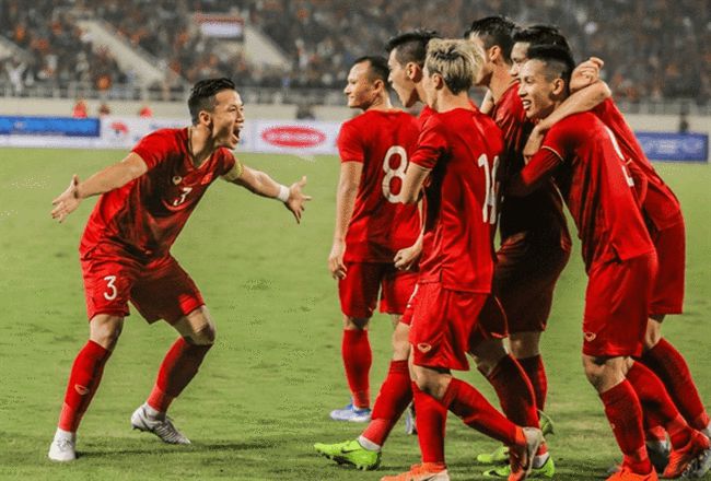 中国男足国家队进入12强后，球迷们都感觉这次冲击世界杯的希望很大