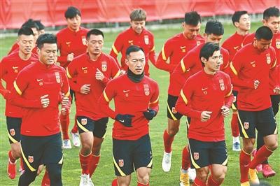 中国男足国家队进入12强后，球迷们都感觉这次冲击世界杯的希望很大
