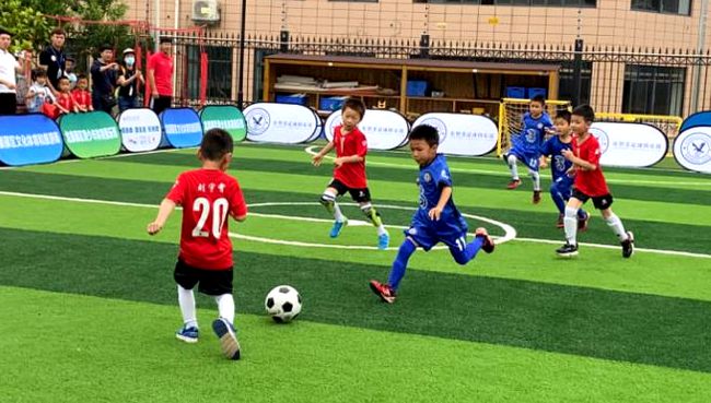 关键词：湖南省：足球特色对策研究幼儿特色体育课程的实施过程