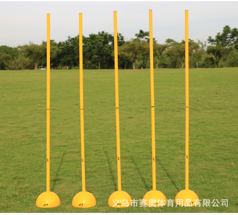 广州中考体育足球考试中的绕杆规则及训练技巧