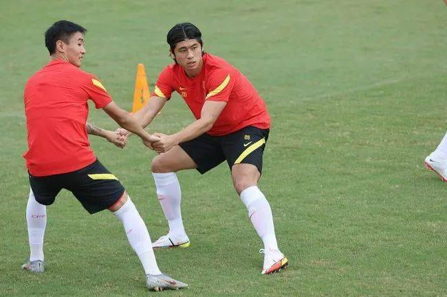 国家足球队与越南国家队比赛做准备国足经验新人着眼未来(组图)