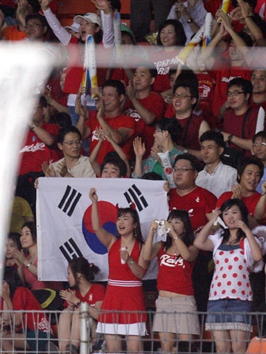 昨晚，国足在长沙1：0拿下韩国！！韩国球迷也懵了！