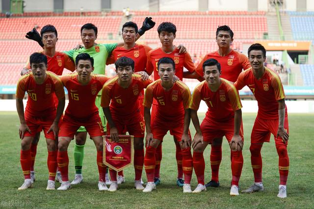 中国男足108人抵达海口目标争夺亚洲杯冠军目标是杭州亚运会
