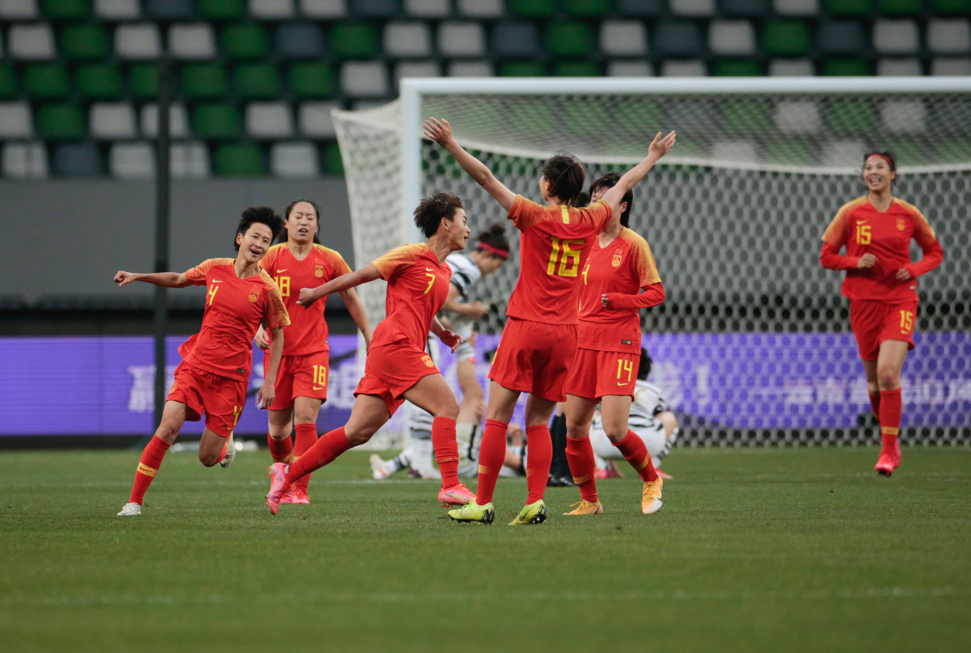 2017年亚足联U19女足锦标赛半决赛一场比赛南京江宁体育中心