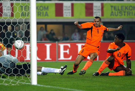 欧洲足球锦标赛C组：奥地利队以3比1胜马其顿(组图)