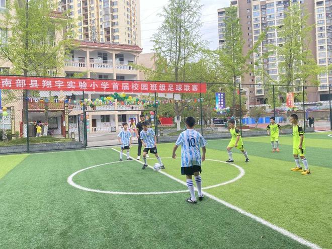 中国青少年足球联赛应运而生小学将参加青少年联赛训练(图)