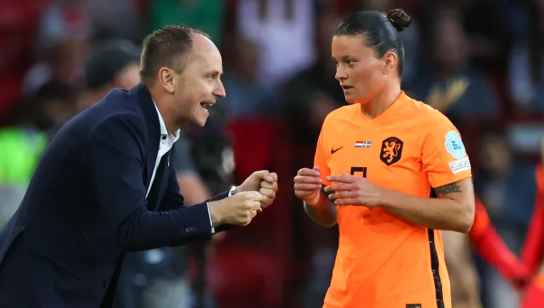 马克帕森斯预计荷兰将“更勇敢”并在瑞典抽签后成长为 2022 年欧洲杯