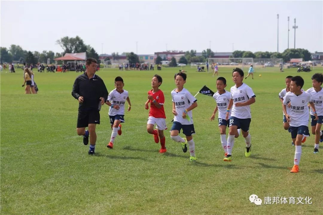 国家A级足球教练金教练为凤凰幼儿园第一分园老师培训
